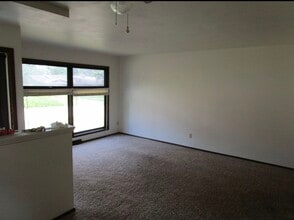 507 Baker Dr in Cedar Falls, IA - Building Photo - Building Photo