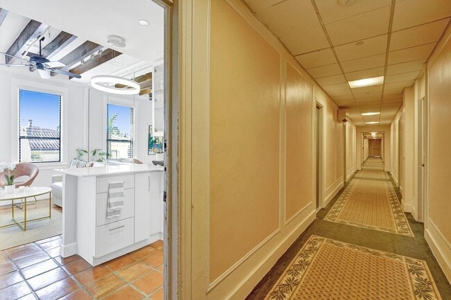 235 Sunrise Ave in Palm Beach, FL - Building Photo - Building Photo