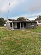 210 1st St E in Culloden, WV - Building Photo - Building Photo