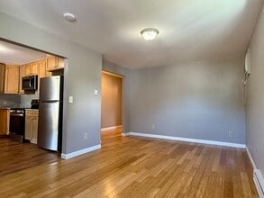 63 3rd Ave, Unit Apt. 3 in Lowell, MA - Building Photo - Building Photo