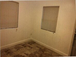 1820 NW 73rd St in Miami, FL - Building Photo - Building Photo