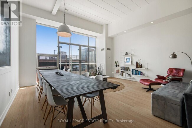 160 Baldwin St in Toronto, ON - Building Photo - Building Photo