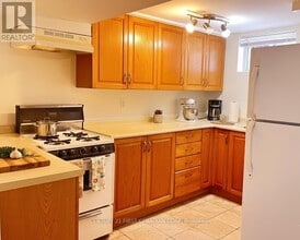 111 Lincoln Pl in London, ON - Building Photo - Building Photo