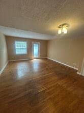 400 Davie Rd in Carrboro, NC - Building Photo - Building Photo