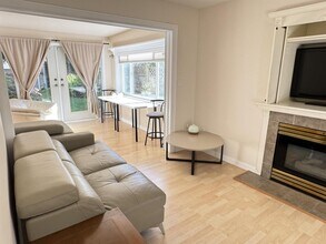 15xx Nichol Rd in White Rock, BC - Building Photo - Building Photo