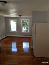 37 Larch St in East Providence, RI - Foto de edificio - Building Photo