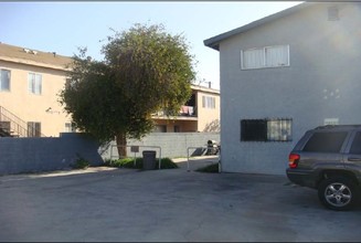 2283 Lewis Ave in Long Beach, CA - Building Photo - Building Photo