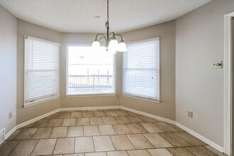 1960 Maple Creek Dr in Memphis, TN - Building Photo - Building Photo