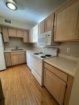 2243 S Huron Pkwy in Ann Arbor, MI - Building Photo