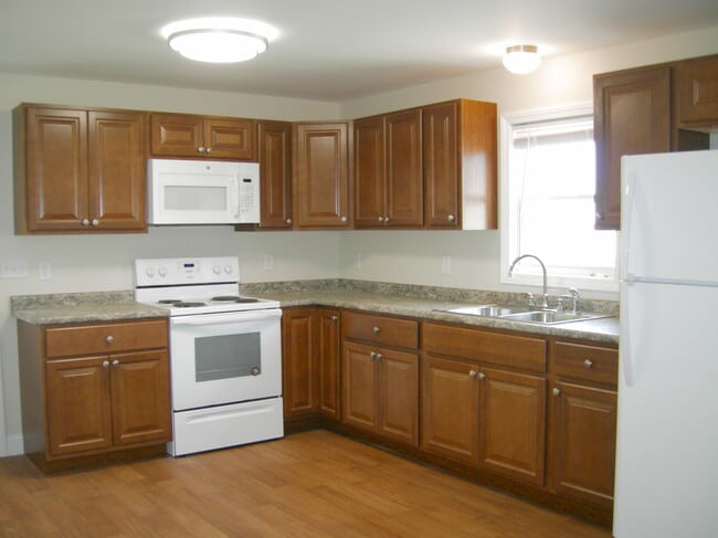 8 Central Park Ave, Unit 1 in Old Orchard Beach, ME - Foto de edificio - Building Photo
