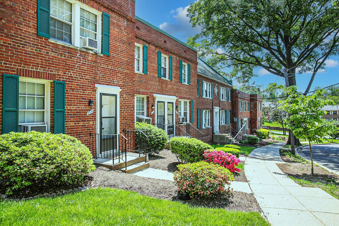 Skyland Apartments in Washington, DC - Building Photo