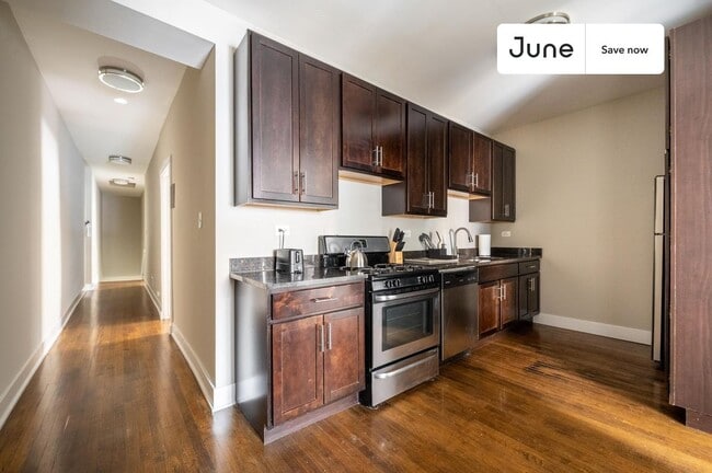 3304 W Armitage Ave in Chicago, IL - Foto de edificio - Building Photo