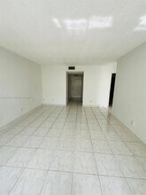 724 NE 4th St in Hallandale Beach, FL - Building Photo - Building Photo