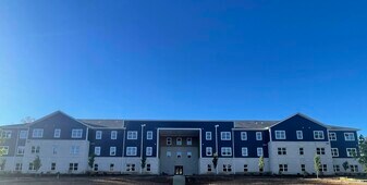 Breeze Crossing in Dickson, TN - Building Photo