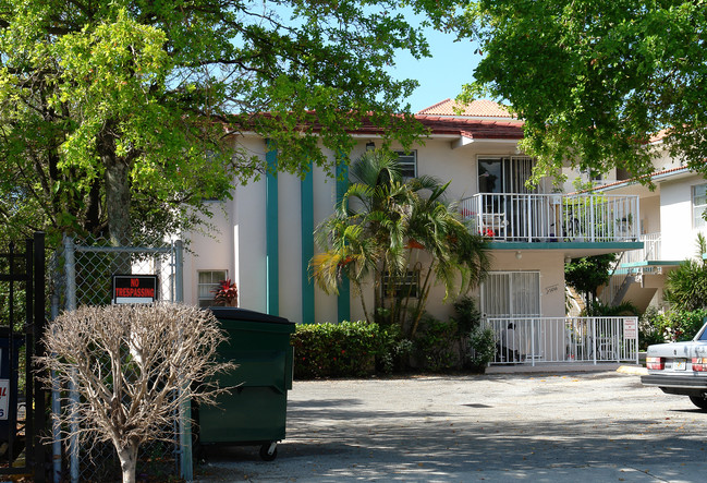 1450 NW 1st St in Miami, FL - Foto de edificio - Building Photo