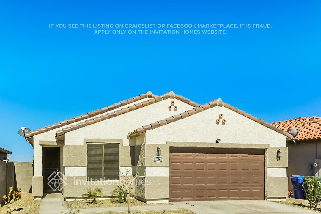 3826 W St Anne Ave in Phoenix, AZ - Building Photo