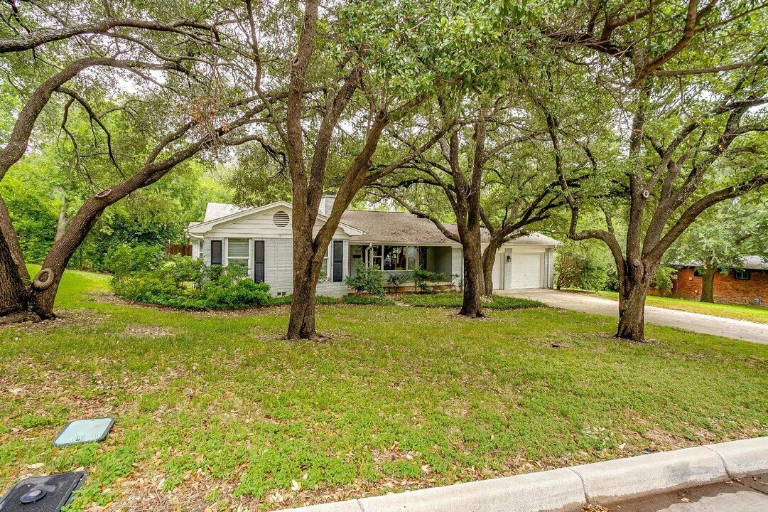 3804 W Clayton Rd in Fort Worth, TX - Building Photo