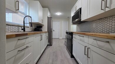 1343 Poppy Ave in Orlando, FL - Foto de edificio - Building Photo