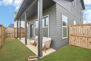 2205 N Bonnie Brae St in Denton, TX - Building Photo