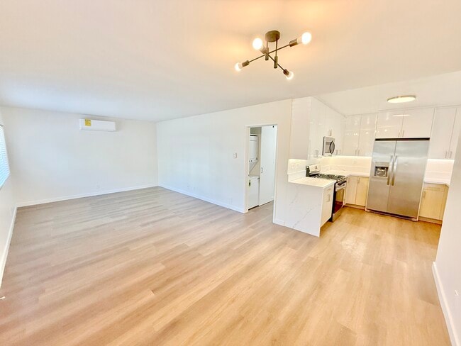 231 California Ave, Unit 1056 in Santa Monica, CA - Foto de edificio - Building Photo