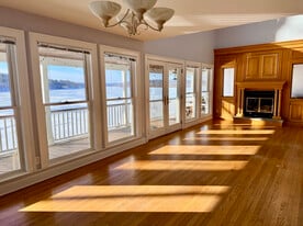 83 Main St in East Haddam, CT - Building Photo