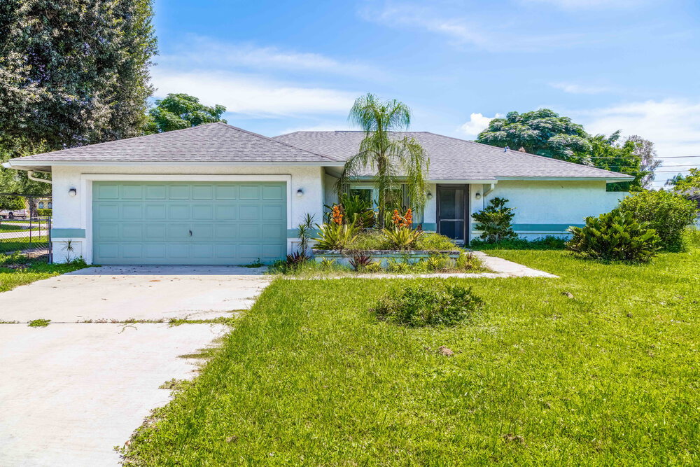 18507 Eastshore Dr in Ft. Myers, FL - Building Photo