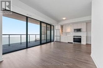 2075 Lakeshore Rd. in Burlington, ON - Building Photo - Building Photo