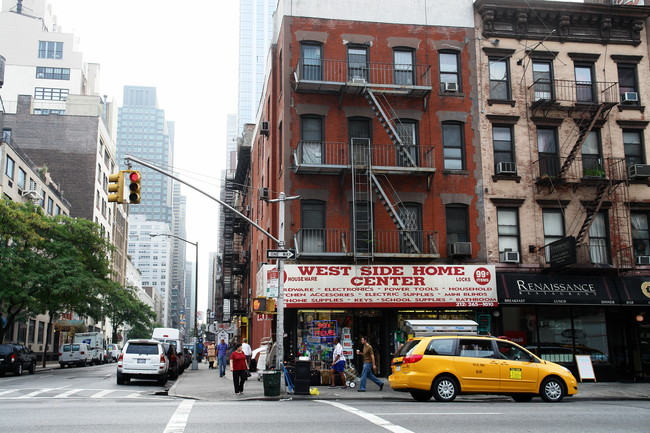 778 9th Ave in New York, NY - Foto de edificio - Building Photo