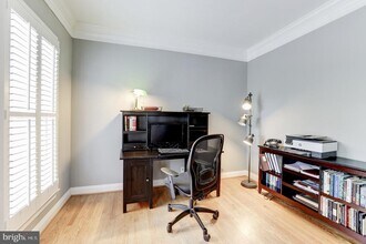 2945 Oakton Knoll Ct in Oakton, VA - Building Photo - Building Photo
