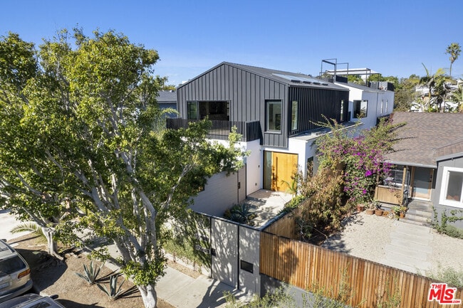 627 Sunset Ave in Los Angeles, CA - Building Photo - Building Photo