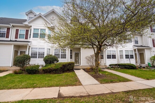 1503 Blossom Cir in Dayton, NJ - Foto de edificio - Building Photo