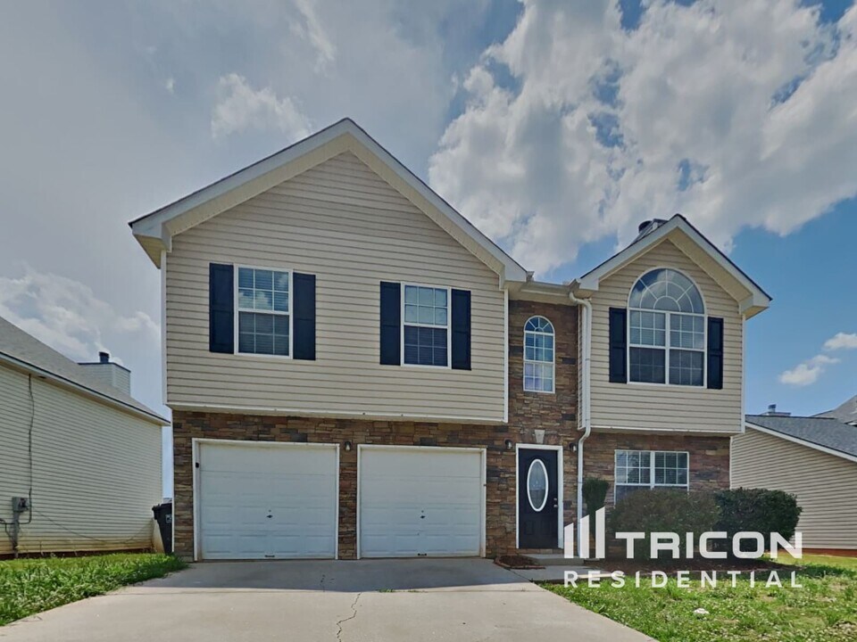 40 Adelaide Dr in Covington, GA - Foto de edificio