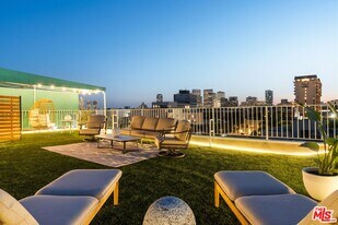 121 Canon Dr in Beverly Hills, CA - Building Photo