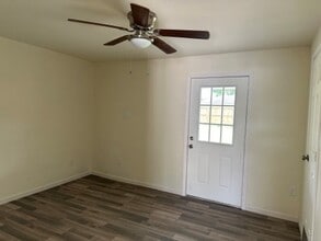 2318 Kingsdale Dr in Deer Park, TX - Building Photo - Building Photo