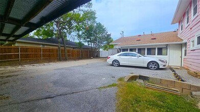 1015 S Welch St in Denton, TX - Building Photo - Building Photo