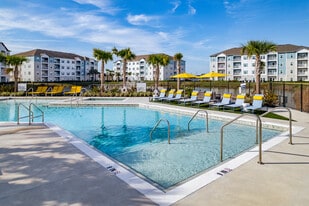 Atlas at the Loop in Kissimmee, FL - Building Photo