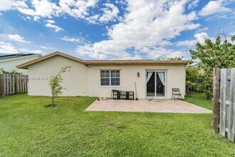 9604 NW 49th St in Sunrise, FL - Building Photo - Building Photo