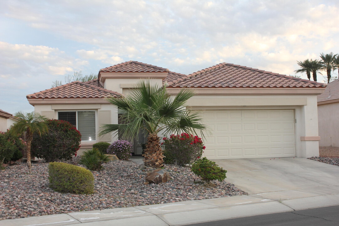 78047 Freisha Ct in Palm Desert, CA - Foto de edificio