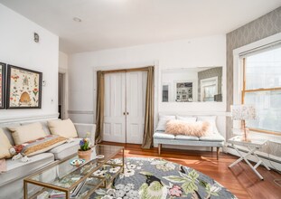 318 Beacon St, Unit 1 in Somerville, MA - Building Photo - Building Photo