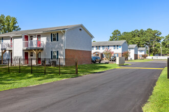 Tryon Village Apartments in New Bern, NC - Building Photo - Building Photo