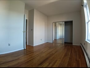 548 Bramhall Ave, Unit APT-3 in Jersey City, NJ - Building Photo - Building Photo