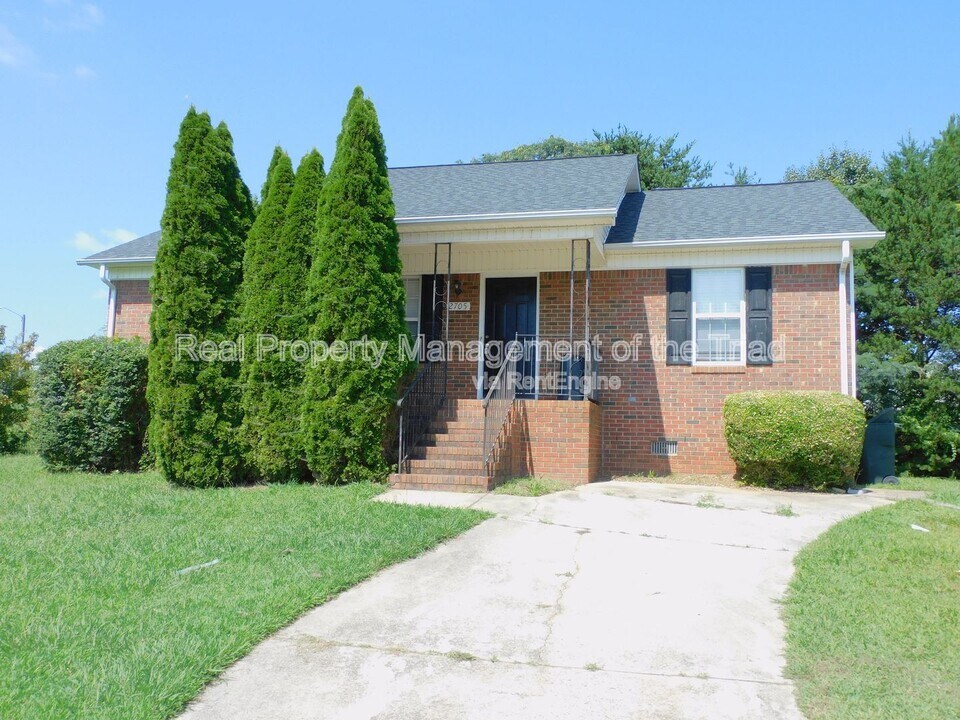 2705 Ralph Johns St in Greensboro, NC - Building Photo