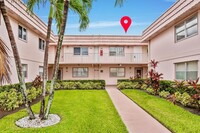 366 Saxony Ln in Delray Beach, FL - Foto de edificio - Building Photo