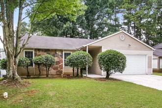 2021 Corners Cir in Lithonia, GA - Building Photo - Building Photo