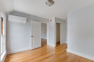 109 Pleasant St in Claremont, NH - Building Photo - Building Photo