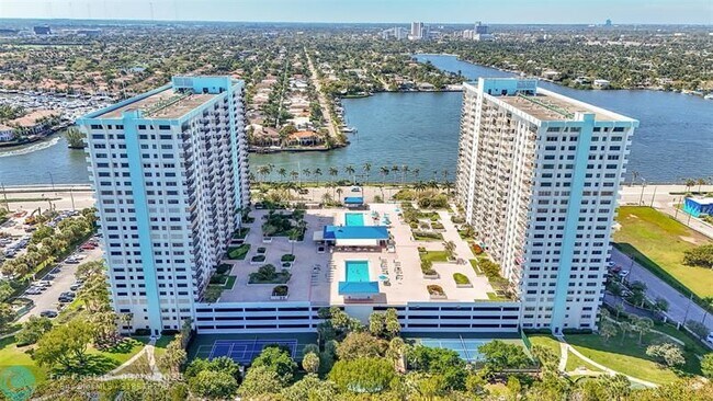 1201 S Ocean Dr in Hollywood, FL - Foto de edificio - Building Photo