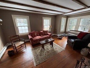 225 Christian Ave in Stony Brook, NY - Building Photo - Building Photo