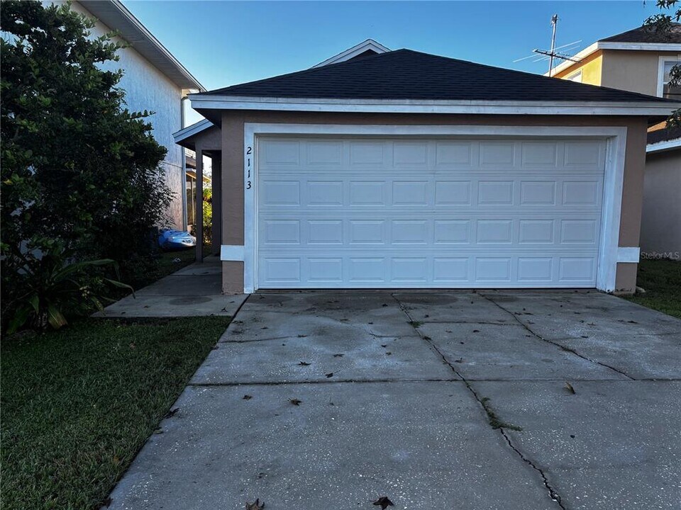 2113 HATTERAS in Lakeland, FL - Building Photo