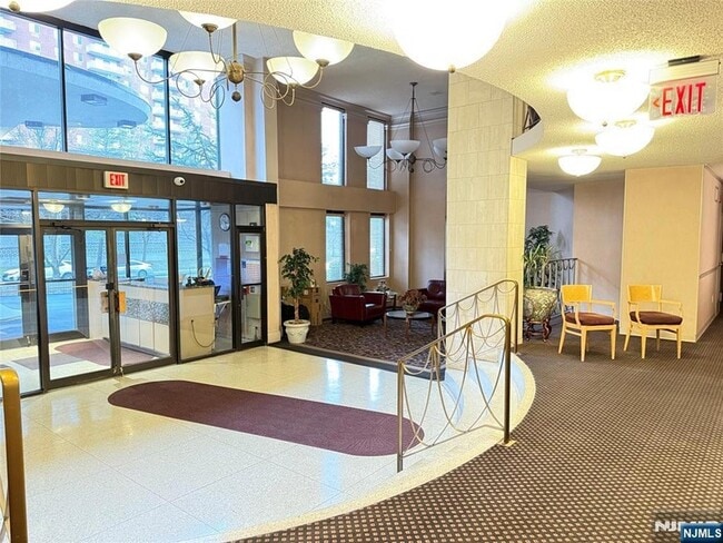 160 Overlook Ave, Unit 11-E2 in Hackensack, NJ - Building Photo - Building Photo