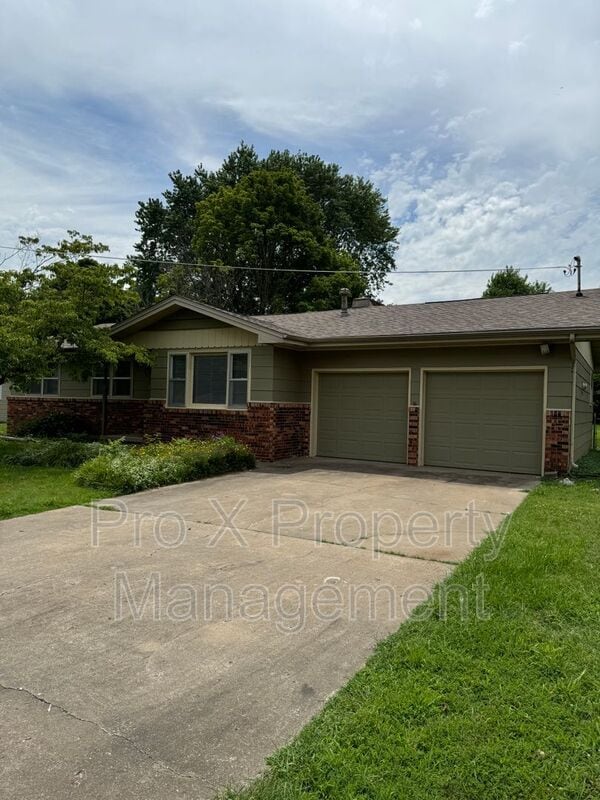 property at 5431 N Lakewood Dr